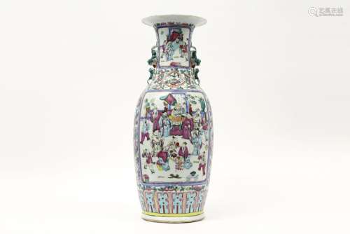 antique Chinese vase in porcelain with a polychrom…