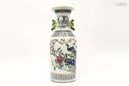 antique Chinese vase in porcelain with a `Famille …
