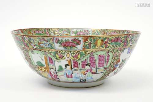 19th Cent. Chinese bowl in porcelain with a Canton…
