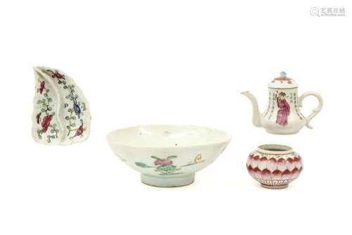 four antique Chinese items in porcelain with a pol…