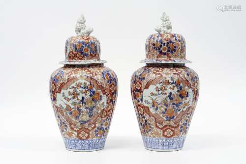 pair of 19th Cent. lidded vases in porcelain with …