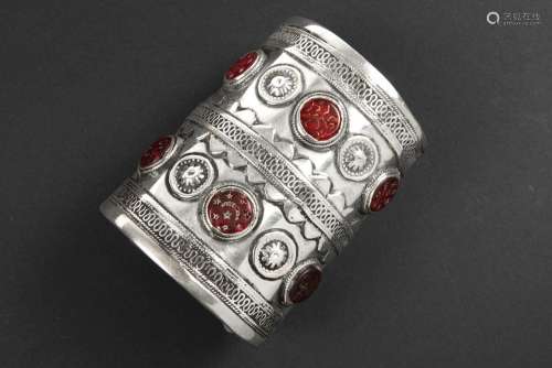 antique Turkmen bracelet in silver with engraved r…