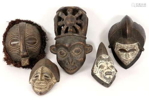 5 African masks in wood…