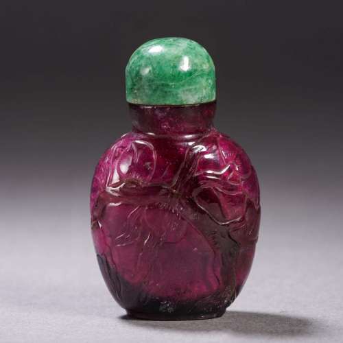 Tourmaline peach branch snuff bottle from the Qing Dynasty