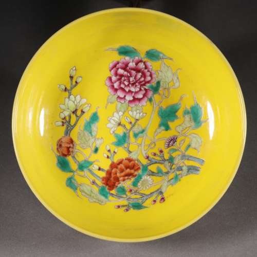 yellow pastel flower pattern plate from the Qing Dynasty