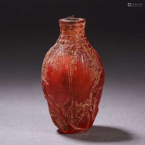 A feeder snuff bottle from the Qing Dynasty