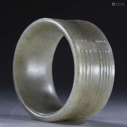 Corrugated three-dimensional jade ring from the Qing Dynasty