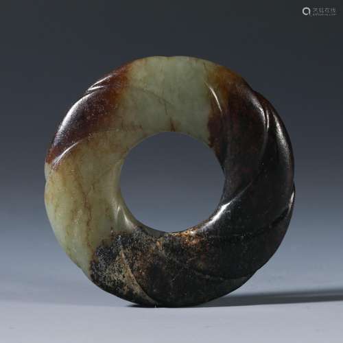 Hotian jade twisted wire ring  from  the Qing Dynasty