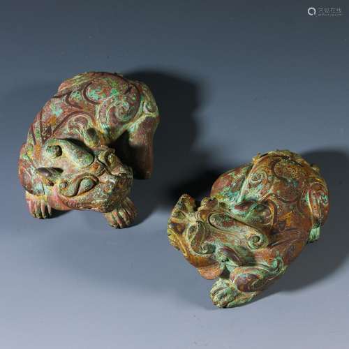 A pair of copper animal paper towns from the Qing Dynasty