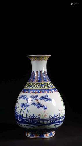 A DOUCAI VASE.YUHUCHUNPING.MARK OF QIANLONG