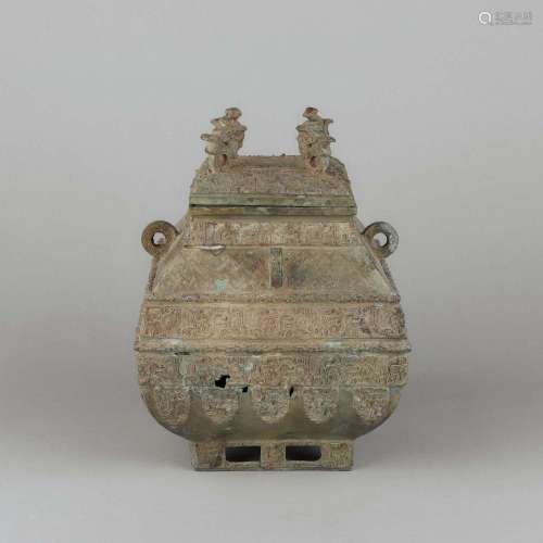 A BRONZE FOOD VESSEL AND COVER.WARRING STATES PERIOD