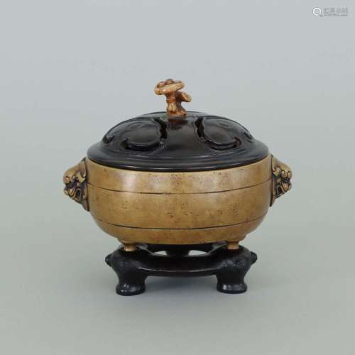 A BRONZE 'LION HEAD' CENSER AND COVER.MARK OF XUANDE