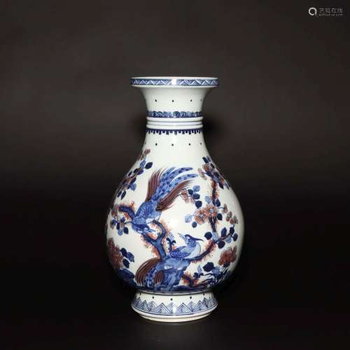 AN IRON-RED BLUE AND WHITE VASE.MARK OF KANGXI