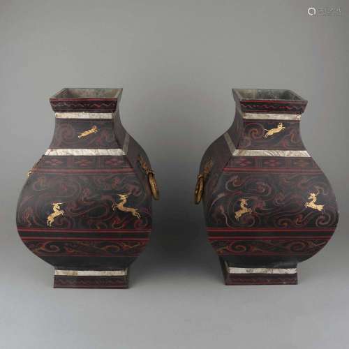 A PAIR OF RED LACQUERED GILT-DECORATED VASES.HAN DYNASTY