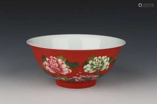 A RED-GROUND FAMILLE-ROSE BOWL.MARK OF KANGXI