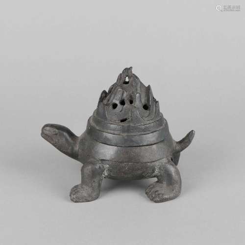 A BRONZE BURNER AND COVER.QING DYNASTY
