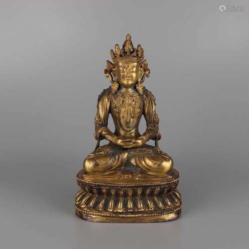 A GILT-BRONZE FIGURE OF AMITAYUS.QING DYNASTY