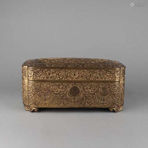 A CARVED GILT-BRONZE BOX AND COVER.QING DYNASTY