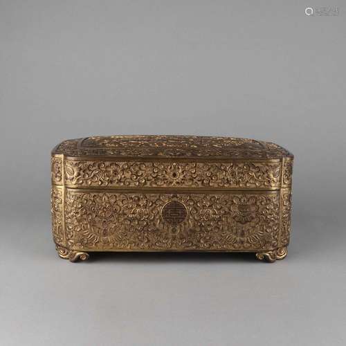 A CARVED GILT-BRONZE BOX AND COVER.QING DYNASTY