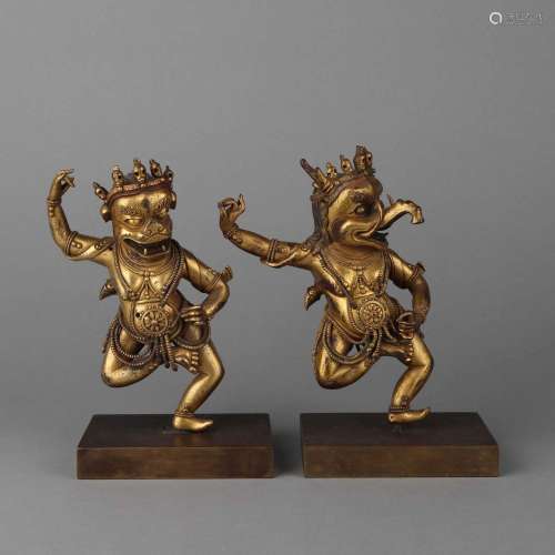 A PAIR OF GILT-BRONZE FIGURE OF KULUKULLES.QING DYNASTY