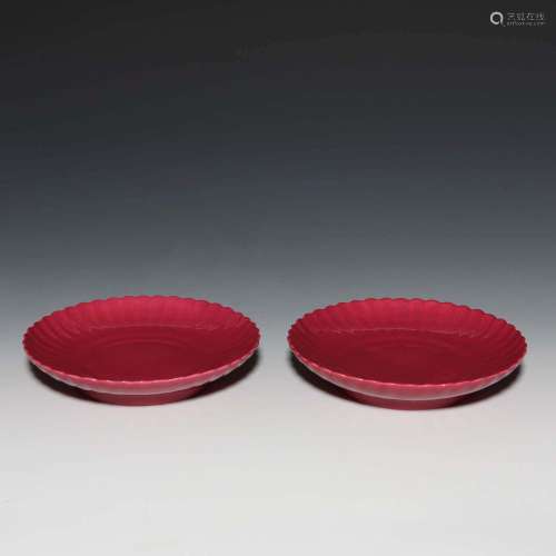 A PAIR OF RUBY-GLAZED DISHES.MARK OF YONGZHENG