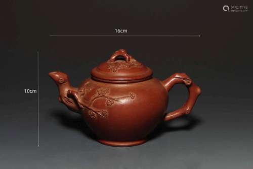 A YIXING TEAPOT AND COVER.QING DYNASTY