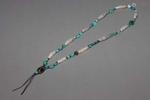 A TURQUOISE  BEADS NECKLACE