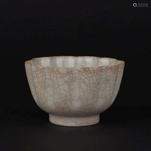 A GUAN-GLAZED BOWL.SONG DYNASTY