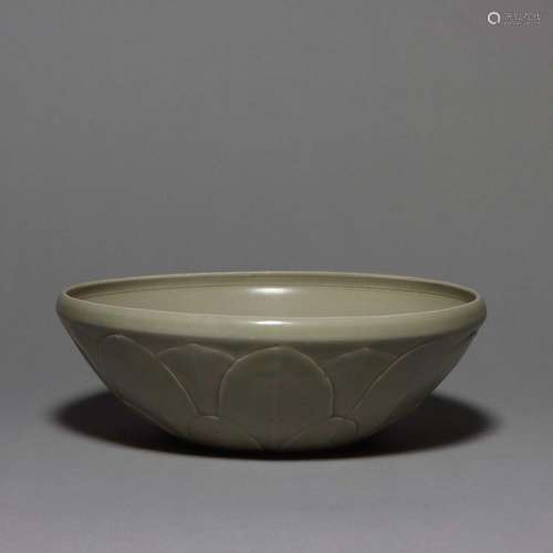 A CARVED LONGQUAN-GLAZED BOWL.SONG DYNASTY