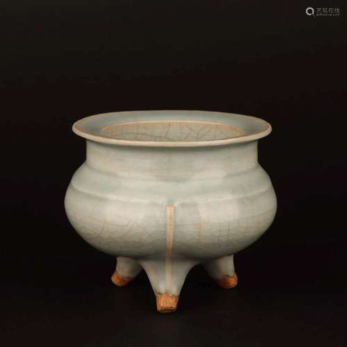 A LONGQUAN-GLAZED TRIPOD CENSER.SONG DYNASTY