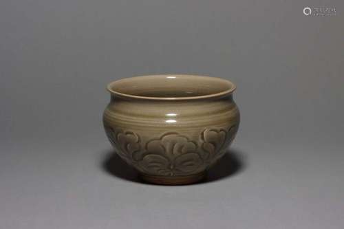 A CARVED YAOZHOU-GLAZED WASHER.SONG DYNASTY