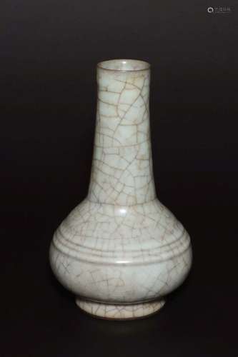 A GE-GLAZED VASE.SONG DYNASTY