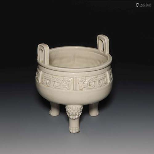 A DINGYAO-GLAZED TRIPOD CENSER .SONG DYNASTY