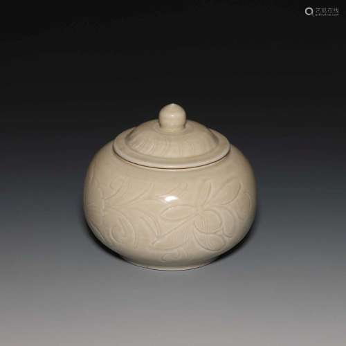 A DINGYAO-GLAZED JAR AND COVER.SONG DYNASTY