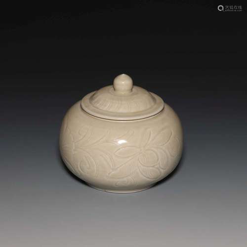 A DINGYAO-GLAZED JAR AND COVER.SONG DYNASTY