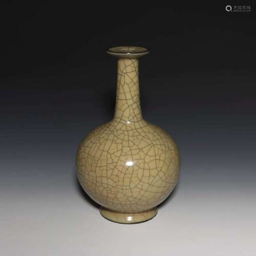 A GEYAO-GLAZED VASE.SONG DYNASTY