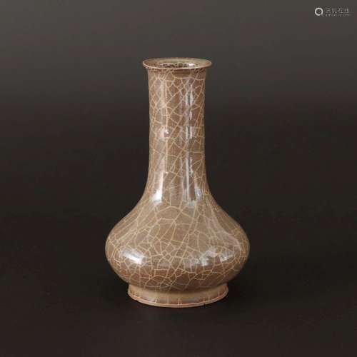 A GEYAO-GLAZED BOTTLE VASE.SONG DYNASTY