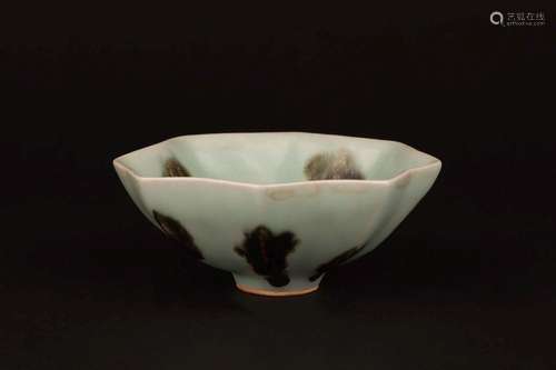 A LONGQUAN-CELADON-GLAZED BOWL.SONG DYNASTY