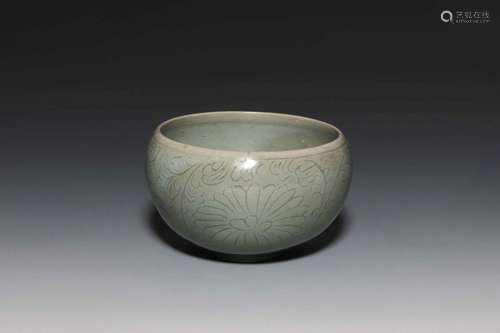 A LONGQUAN-CELADON-GLAZED JAR.SONG DYNASTY