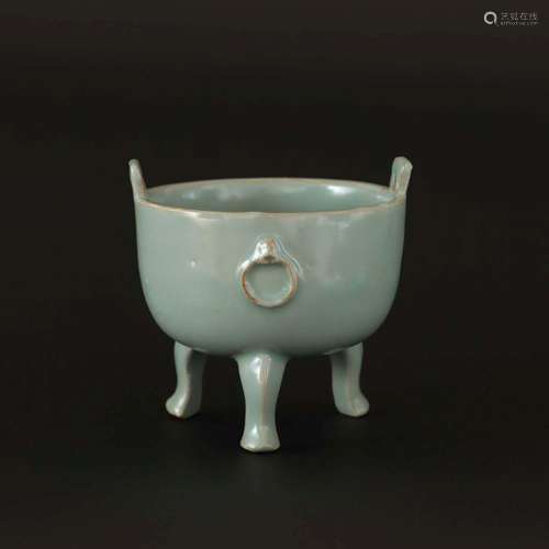 A LONGQUAN-CELADON-GLAZED TRIPOD CENSER.SONG DYNASTY