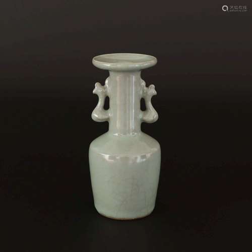 A LONGQUAN-CELADON-GLAZED VASE.SONG DYNASTY