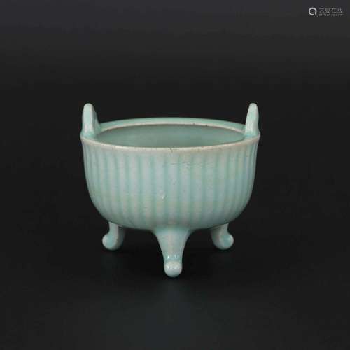 A LONGQUAN-CELADON-GLAZED TRIPOD CENSER.SONG DYNASTY