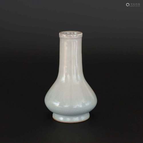 A LONGQUAN-CELADON-GLAZED VASE.SONG DYNASTY