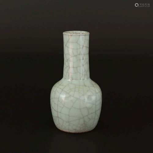 A LONGQUAN-CELADON-GLAZED VASE.SONG DYNASTY