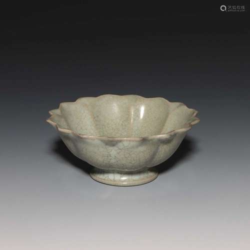 A RUYAO-GLAZED 'LOTUS' BOWL.SONG DYNASTY