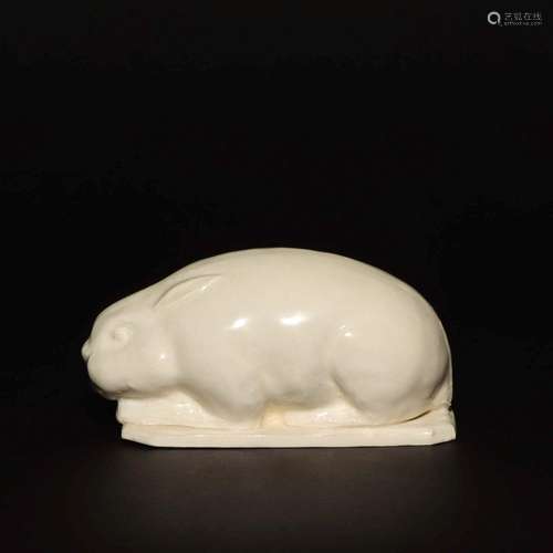 A GONGXIAN YAO-WHITE GLAZED RABBIT.TANG DYNASTY