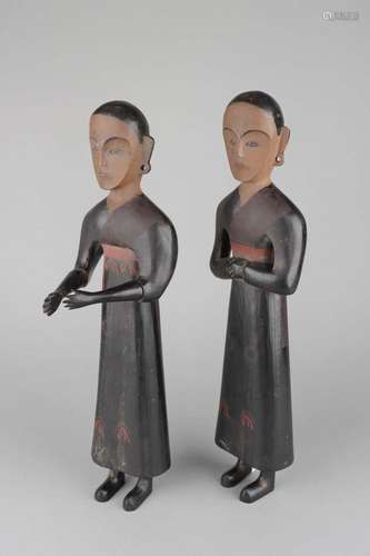 A PAIR OF BLACK-LACQUER FIGURES.WARRING STATES PERIOD