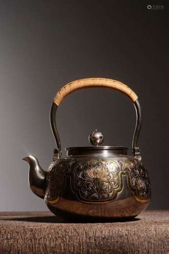 A JAPANESE TEAPOT AND COVER