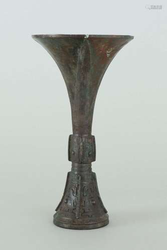 A BRONZE WINE VESSEL.GU.WESTERN ZHOU PERIOD