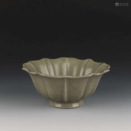 A RUYAO CELADON-GLAZED BOWL.SONG DYNASTY